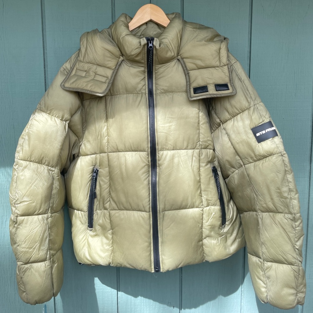 NWOT Urban Outfitters Windproof Recycled Puffer Jacket - Size Large